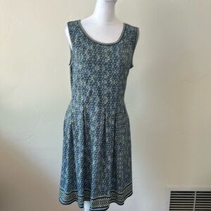 Max Studio Dress. Blue and Green Pattern. Never worn. Excellent Condition. M